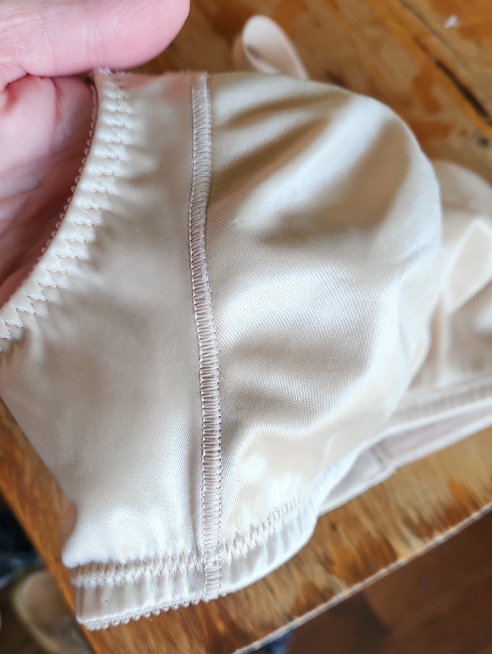 2 Bali Wirefree Bras‎ 36C - Picture 8 of 14